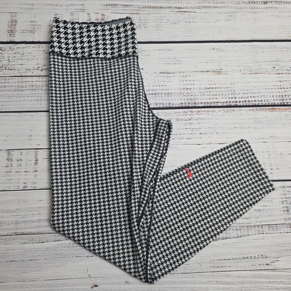 Nike Women's Dri-FIT One Icon Clash 7/8 Leggings Large Houndstooth Black White - Picture 1 of 10